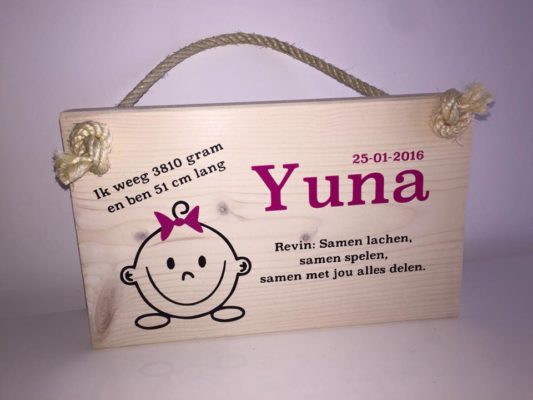 geboortekaartje-op-hout-yuna