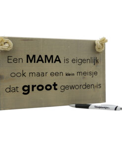 Tekst op hout - een mama is eigenlijk ook maar een klein meisje