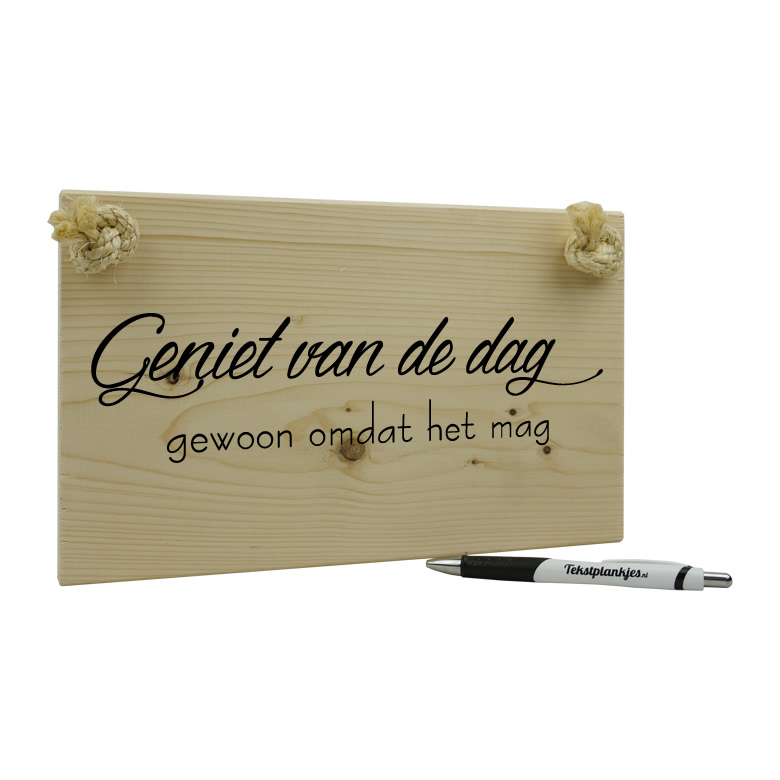 Tekst op hout - geniet van de dag