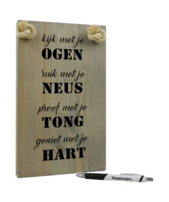 Tekst op hout - kijk met je ogen geniet met je hart