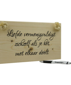 Tekst op hout - liefde vermenigvuldigt