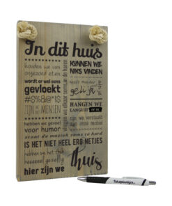 Tekst op hout: in dit huis
