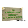 Tekst op hout: No farmers life without a farmers wife