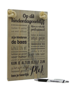 Tekst op hout: Op dit kinderdagverblijf