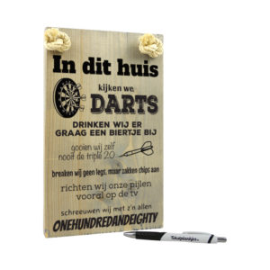 Tekst op hout - in dit huis kijken wij darts