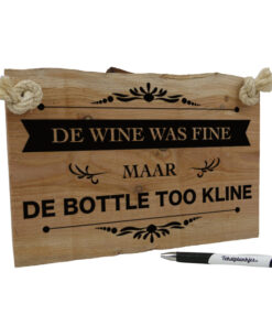Tekst op hout - de wine was fine