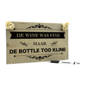 Tekst op hout - de wine was fine