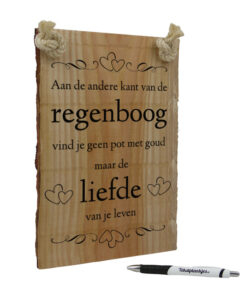 Tekst op hout - aan de andere kant van de regenboog