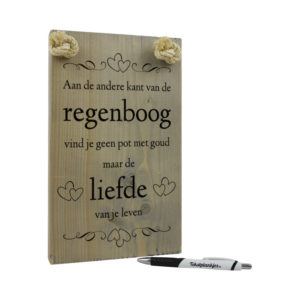 Tekst op hout - aan de andere kant van de regenboog