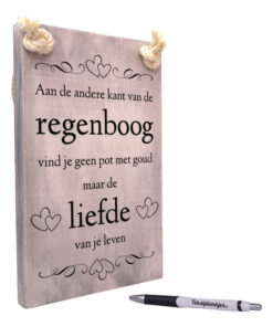 Tekst op hout - aan de andere kant van de regenboog