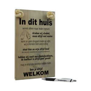 Tekst op hout - In dit huis drinken wij alcohol