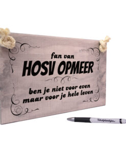 Tekst op hout tekstbord - fan van ben je niet voor even - voetbal - formule 1 - artiest