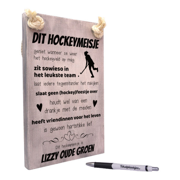 Tekst op hout tekstbord - dit hockeymeisje geniet