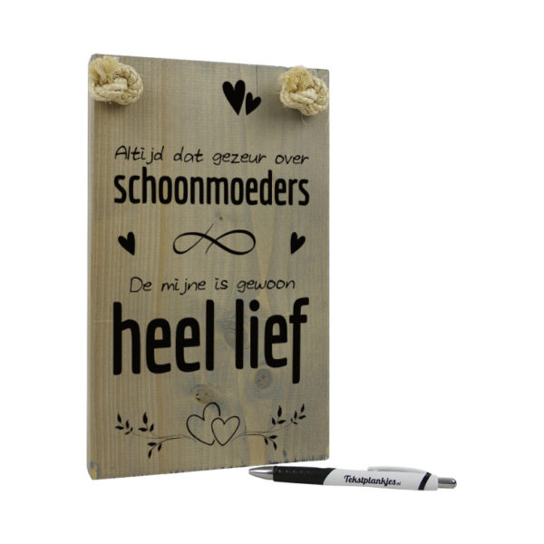 tekst op hout tekstbord - altijd dat gezeur over schoonmoeders