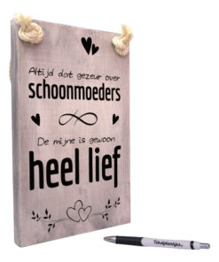 tekst op hout tekstbord - altijd dat gezeur over schoonmoeders