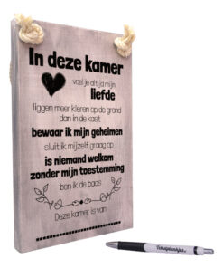 tekst op hout tekstbord - in deze kamer