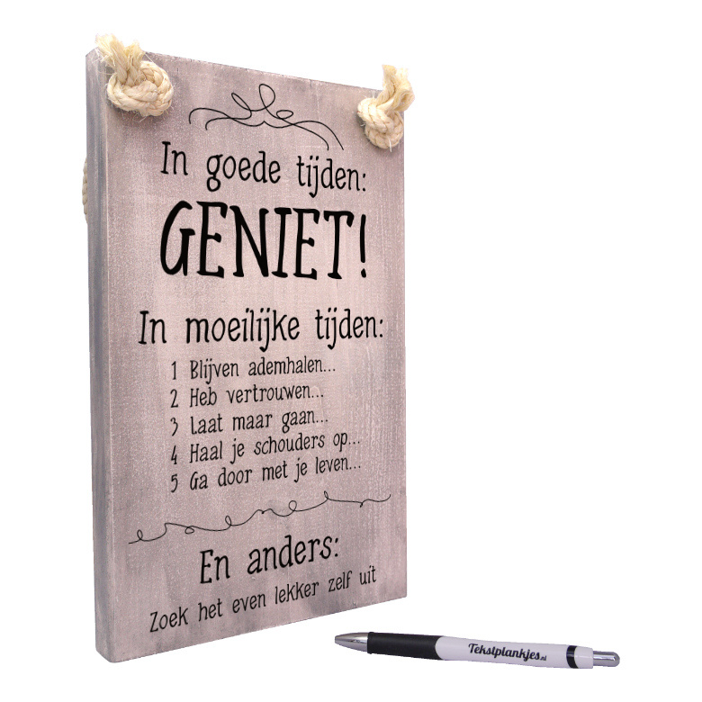 tekst op hout tekstbord - in goede tijden geniet