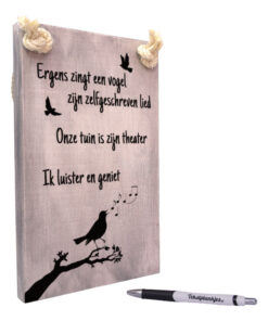 tekst op hout - tekstbord - ergens zingt een vogel