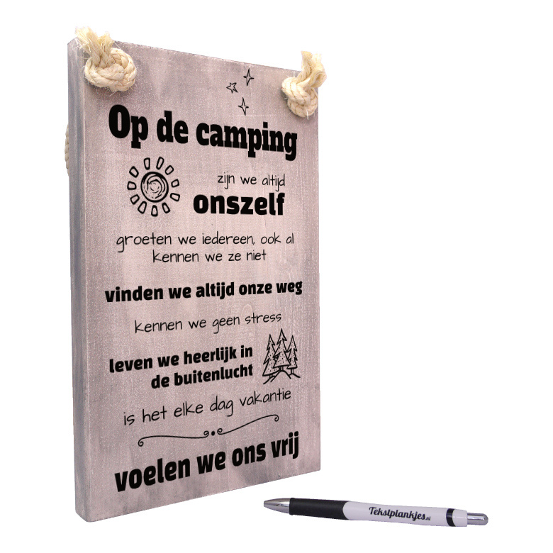 tekst op hout tekstbord - op de camping