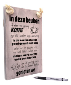 Tekst op hout - tekstbord - in deze keuken genieten we