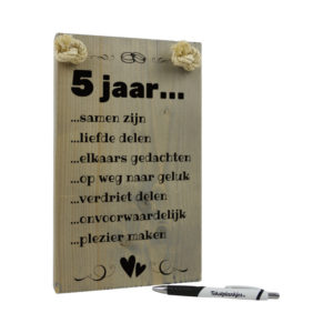 tekst op hout - tekstbord - persoonlijk cadeau 5 jaar getrouwd - houten huwelijk