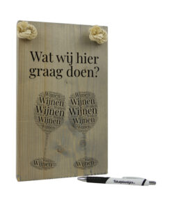 tekst op hout - tekstbord - wat wij hier graag doen - wijnen wijnen wijnen