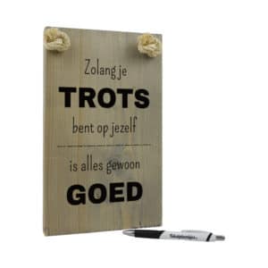 tekst op hout - origineel cadeau sterkte - zolang je trots bent op jezelf is alles gewoon goed