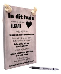 tekst op hout - tekstbord - origineel cadeau - in dit huis hebben wij liefde voor elkaar