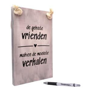 tekst op hout - tekstbord - origineel cadeau vrienden - de gekste vrienden maken de mooiste verhalen