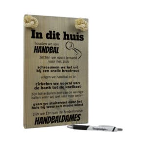 tekst op hout - tekstbord - origineel cadeau - in dit huis houden wij van handbal