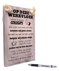 origineel cadeau werk collegas - tekst op hout - tekstbord - op deze werkvloer werken de leukste collega's