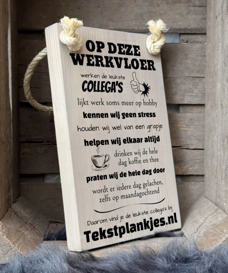 origineel cadeau werk collegas - tekst op hout - tekstbord - op deze werkvloer werken de leukste collegas