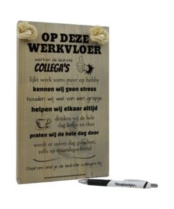 origineel cadeau werk collegas - tekst op hout - tekstbord - op deze werkvloer werken de leukste collega's