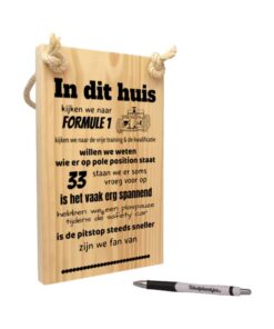 tekst op hout - origineel cadeau - in dit huis kijken we naar formule 1