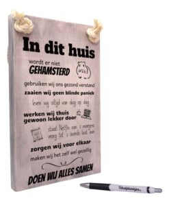 origineel cadeau - tekst op hout - tekstbord - in dit huis wordt er niet gehamsterd