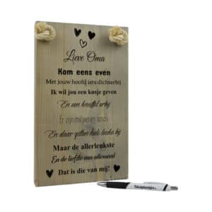 origineel cadeau oma - tekst op hout - tekstbord - tekstplankje - de liefste oma is die van mij