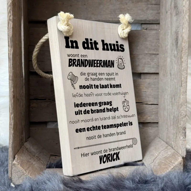 gepersonaliseerd cadeau brandweerman of brandweervrouw - in dit huis woont een brandweerman
