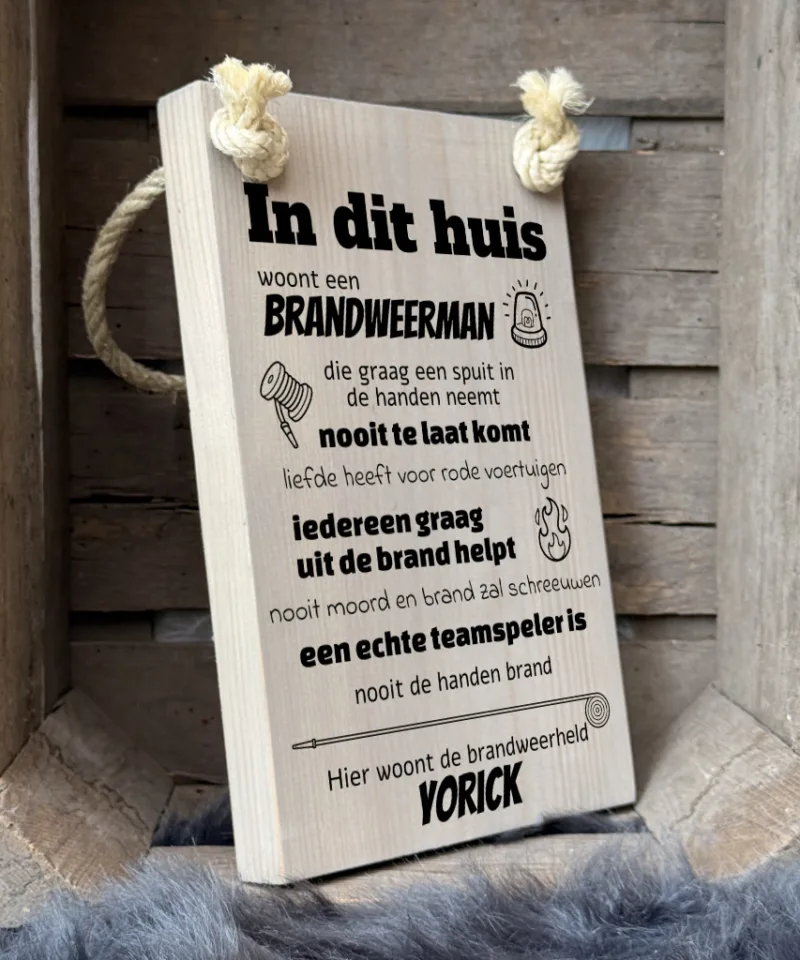 gepersonaliseerd cadeau brandweerman of brandweervrouw - in dit huis woont een brandweerman