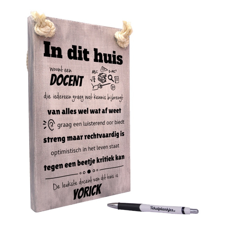 gepersonaliseerd cadeau docent leerkracht leraar meester juf en origineel cadeau - in dit huis woont een docent