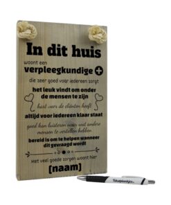 gepersonaliseerd cadeau verpleegkundige - origineel cadeau verpleegster - persoonlijk cadeau verpleger - in dit huis woont een verpleegkundige